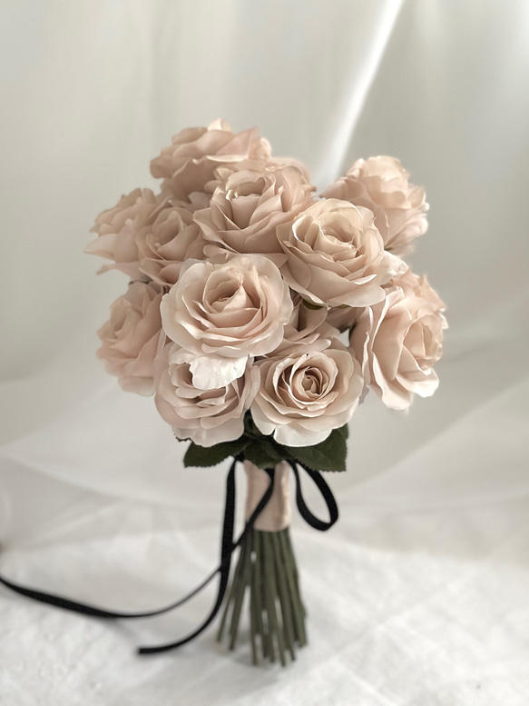 ピンクベージュのローズブーケ 花束ブーケ クラッチブーケ 造花 ピンクベージュのローズブーケ 花束ブーケ クラッチブーケ 造花