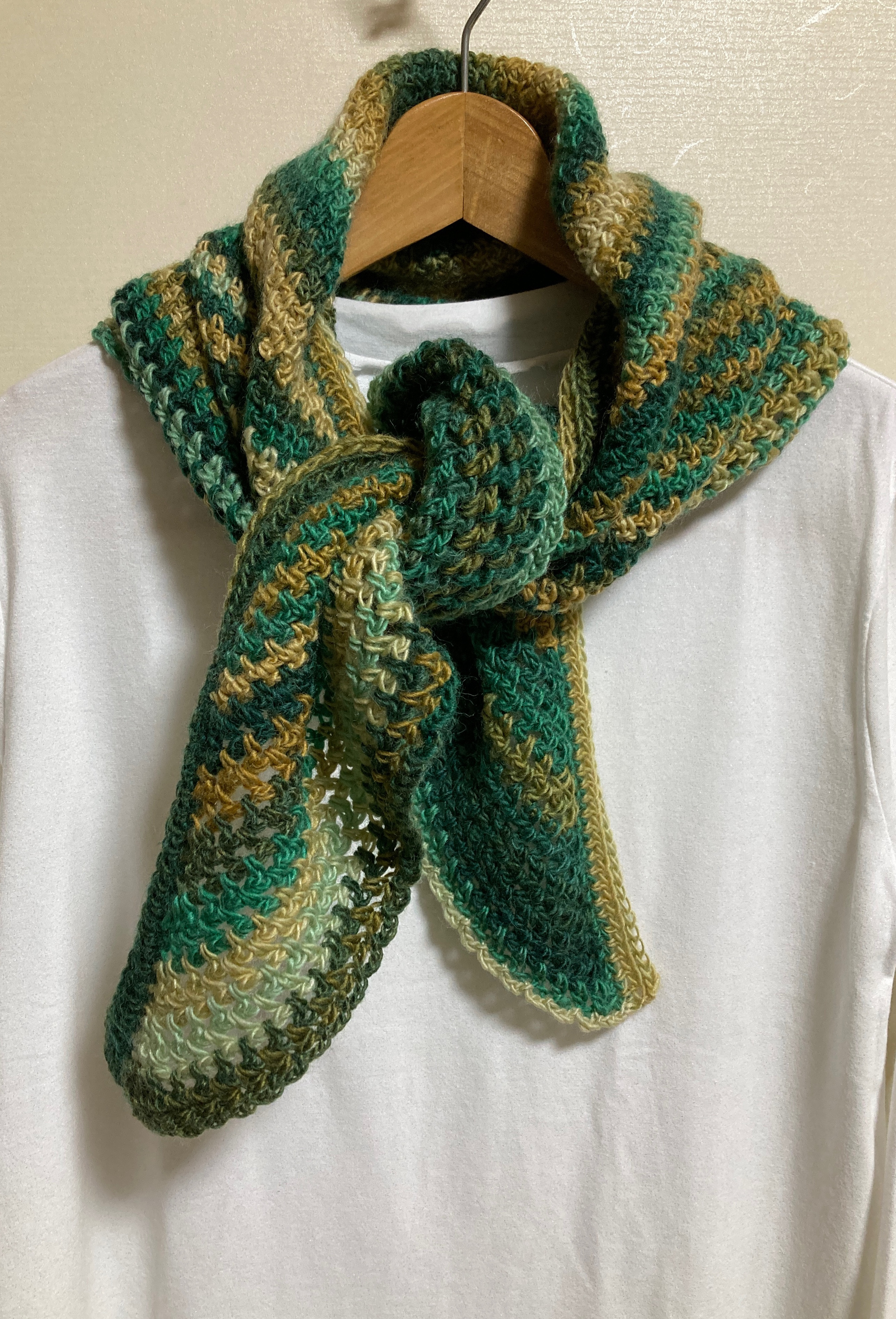 ＊ ロングピッチグラデーションが綺麗な三角ショール ＊  グリーン系