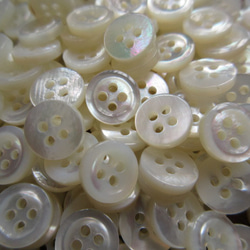 白蝶貝のボタン　9mm（2mm厚）   No.8 (4穴）　20個 9枚目の画像