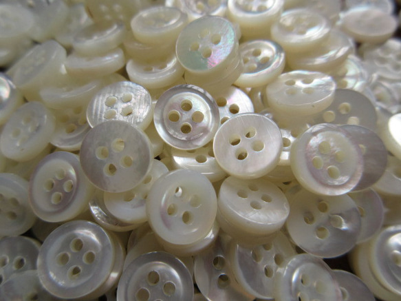 白蝶貝のボタン　9mm（2mm厚）   No.8 (4穴）　20個 9枚目の画像