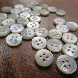 白蝶貝のボタン　9mm（2mm厚）   No.8 (4穴）　20個 5枚目の画像