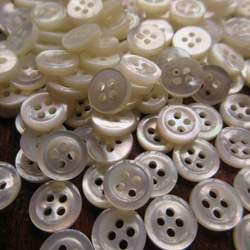 白蝶貝のボタン　9mm（2mm厚）   No.8 (4穴）　20個 10枚目の画像