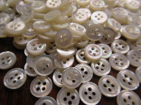 白蝶貝のボタン　9mm（2mm厚）   No.8 (4穴）　20個 10枚目の画像