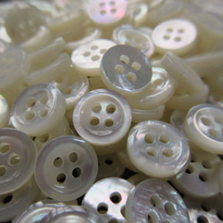 白蝶貝のボタン　9mm（2mm厚）   No.8 (4穴）　20個 8枚目の画像