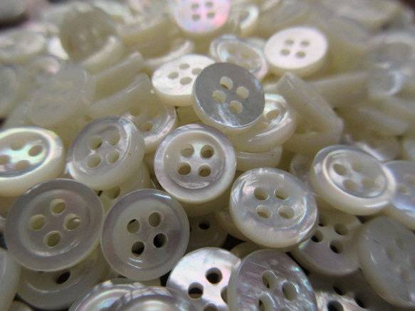 白蝶貝のボタン　9mm（2mm厚）   No.8 (4穴）　20個 8枚目の画像