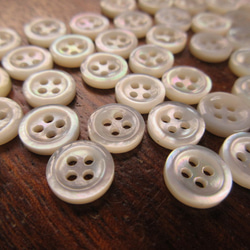 白蝶貝のボタン　9mm（2mm厚）   No.8 (4穴）　20個 3枚目の画像