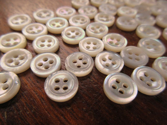 白蝶貝のボタン　9mm（2mm厚）   No.8 (4穴）　20個 3枚目の画像