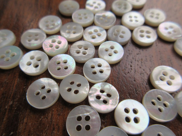 白蝶貝のボタン　9mm（2mm厚）   No.8 (4穴）　20個 4枚目の画像