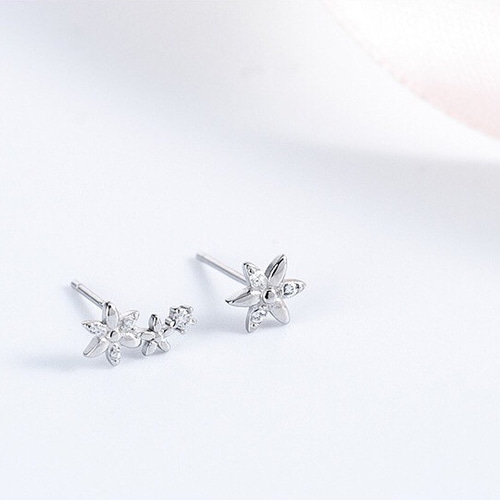 小さめ フラワー ピアス／樹脂イヤリング 小ぶり お花ピアス