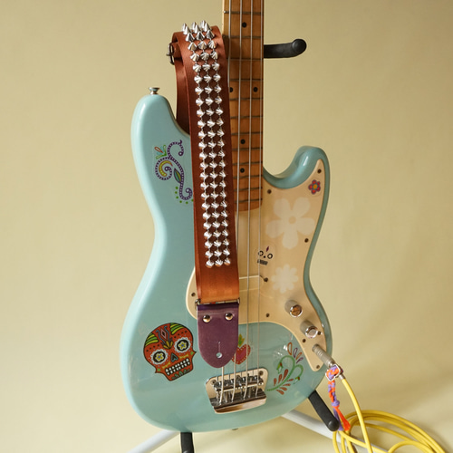 カラフルじゃないスタッズギターストラップ 楽器・アクセサリ