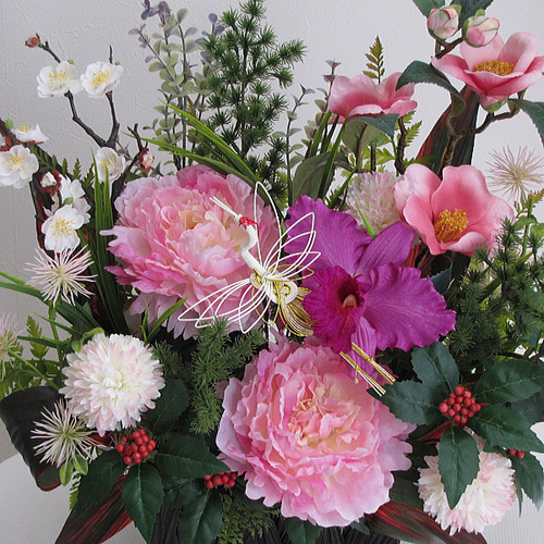 お正月飾り　ピンクの椿　葉牡丹　アレンジメント お正月飾り ピンクの椿 葉牡丹 アレンジメント 葉牡丹 正月 飾り