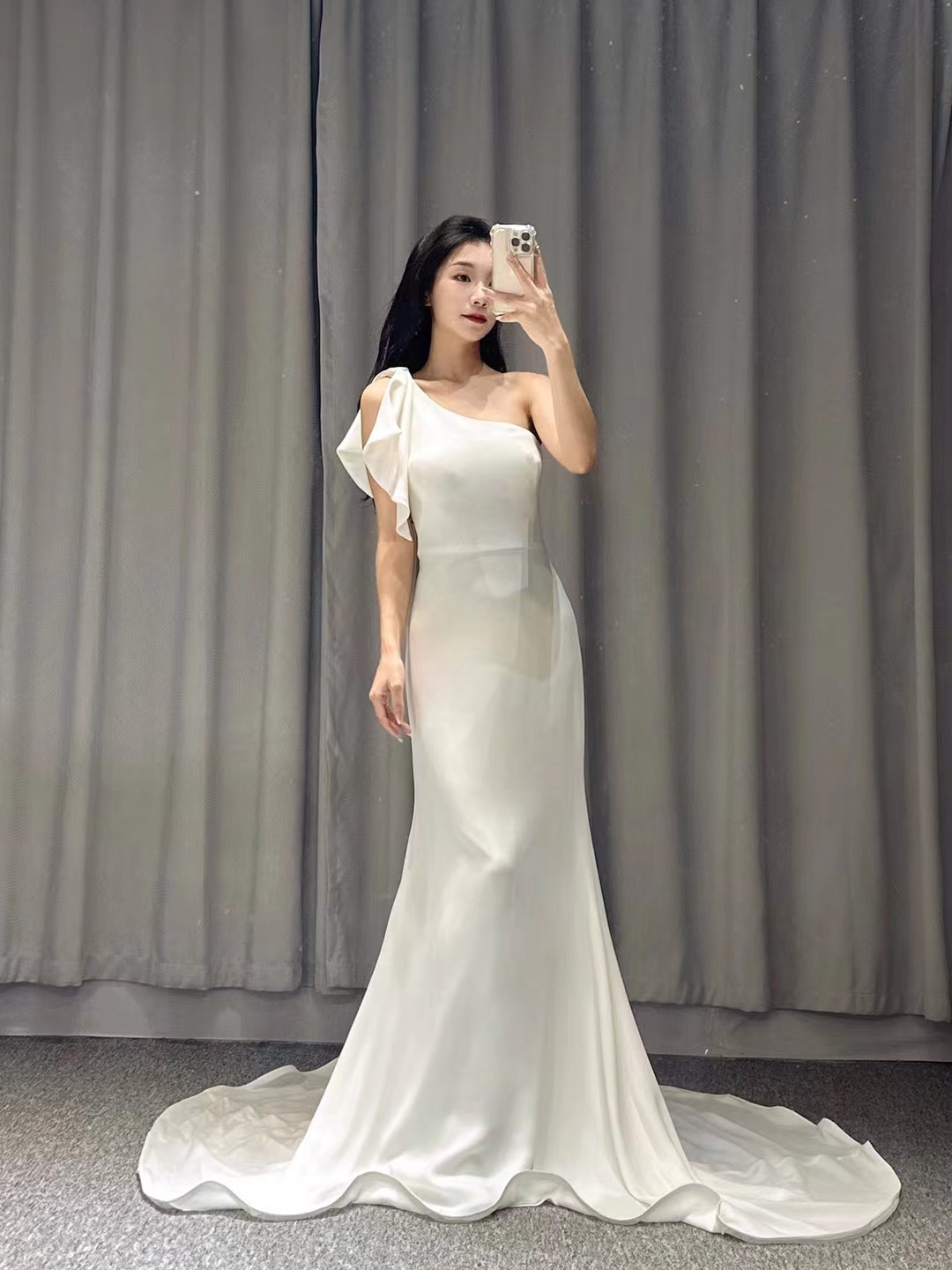 見逃さないで！マットグレープ生地　ホワイト　ワンショルダー　マーメイドドレス　オーダーサイズ　お色直し　上品　前撮り2次