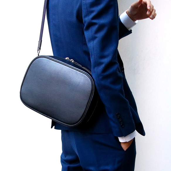 3WAY仕様  収納多数で旅行、出張、ビジネスに大活躍。本革ショルダーバッグ スキミング防止機能 1枚目の画像