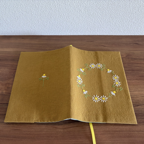 A5サイズ左開き カモミール刺繍のノートカバー ブックカバー tomoprix