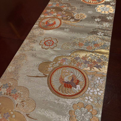 2838豪華刺繍の素敵な帯リメイク タッセル付正絹テーブル