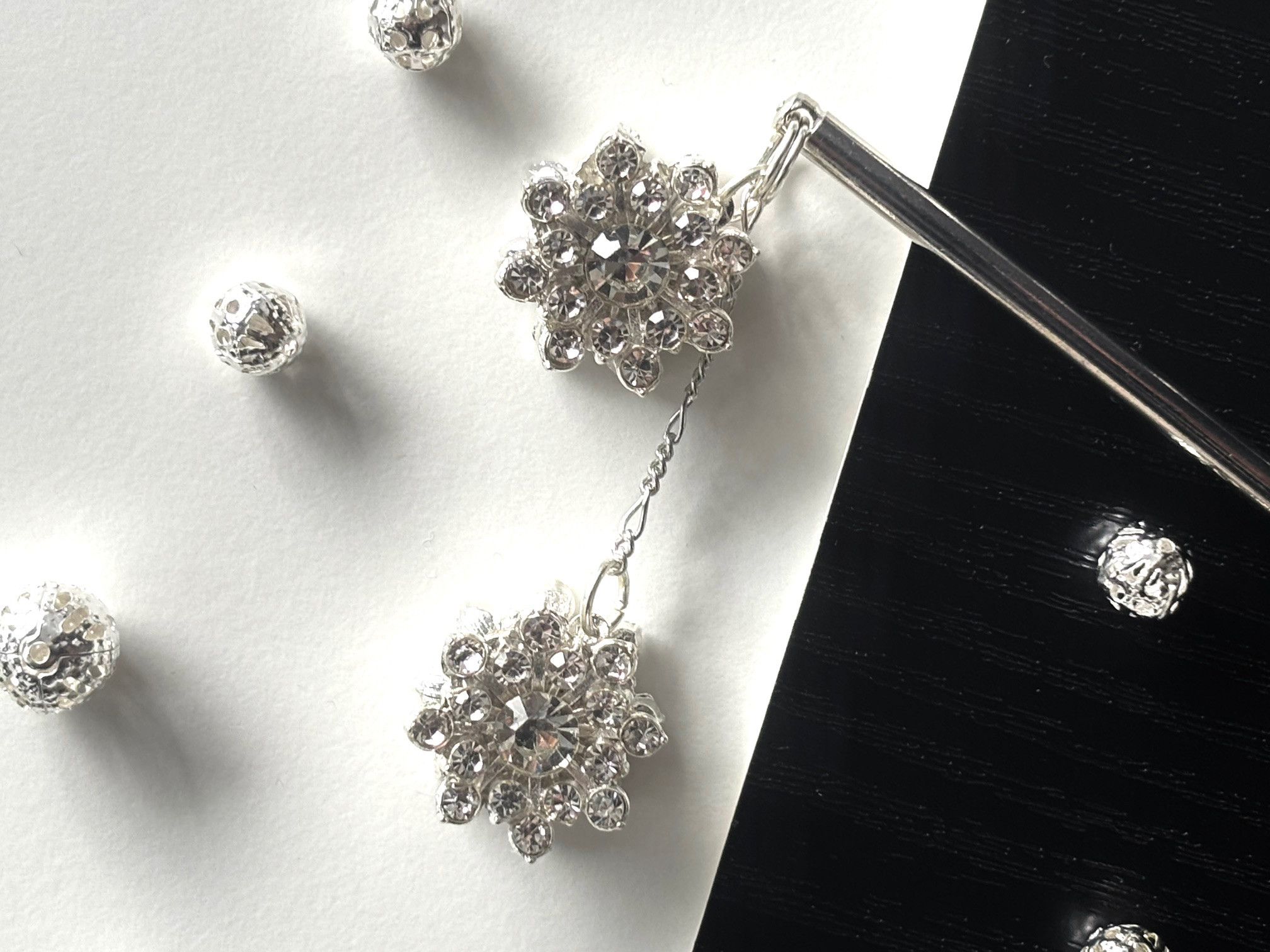 かんざし　ラインストーンの雪の結晶カボション２連　シルバー　一本挿し　一本簪　涼しげ　冬氷　スノーフレーク