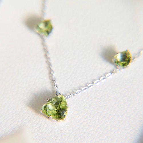 宝石質ペリドットのアクセサリーセット ～トライアングルカット
