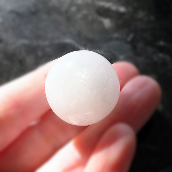 氷晶石　天然石スフィア　グリーンランド産　置物　コレクション　24mm｜ハンドメイド素材 × ひんやり2025
