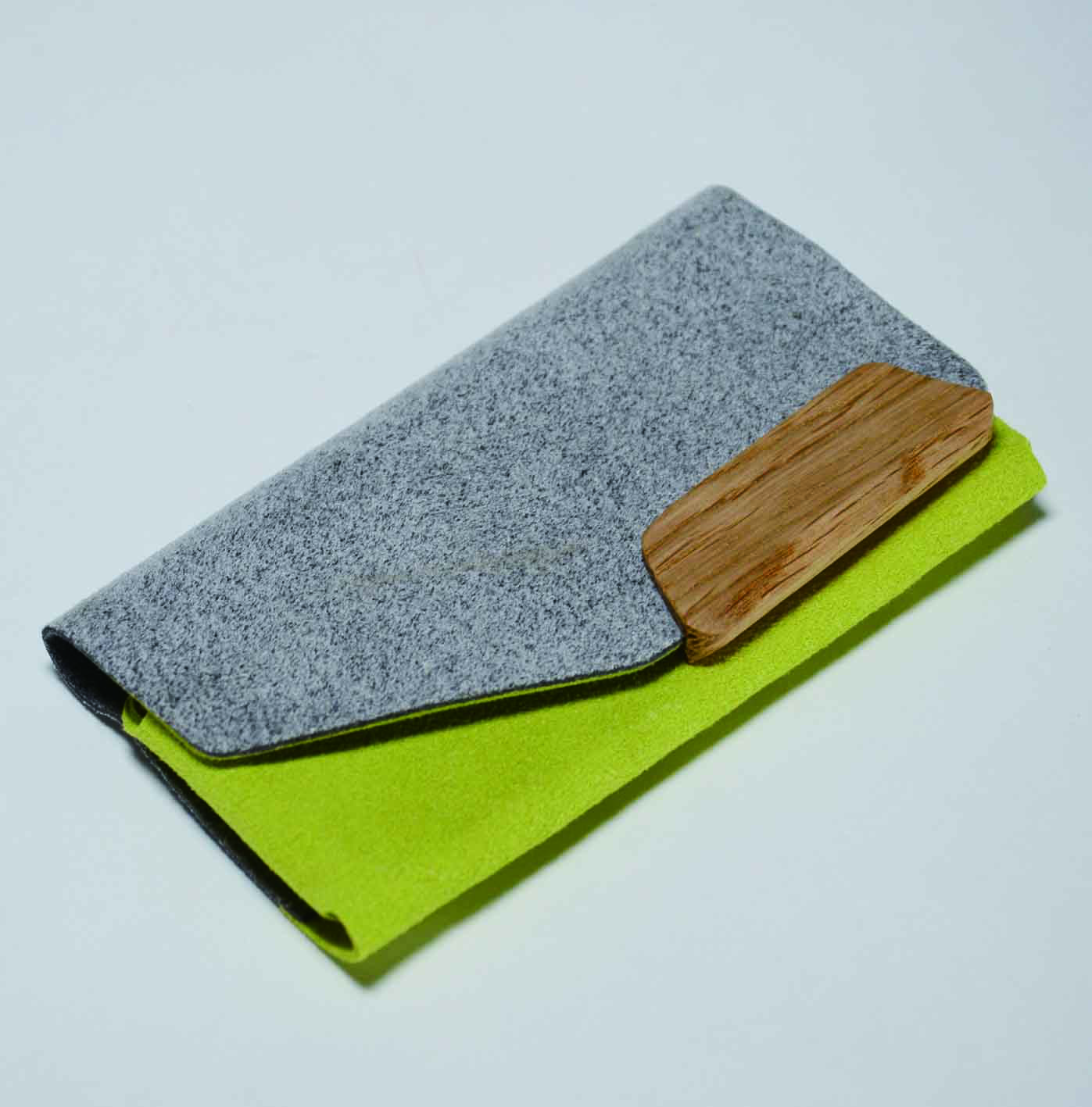 ナラの木とウルトラスエードのカードケース【ミックスグレー/ライム】