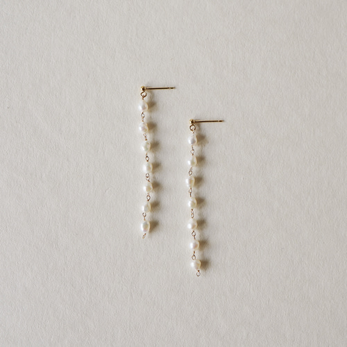 ★専用です　14kgf  淡水ライスパールのロングピアス ☆専用です 14kgf 淡水ライスパールのロングピアス 14kgfの大粒淡水