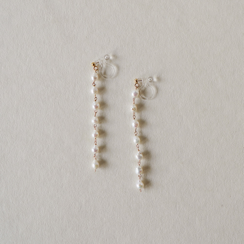 14kgf〕 淡水パールドットロングピアス / イヤリングクリップ (14E076