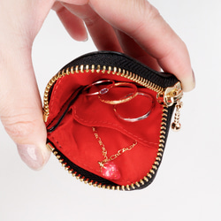 【More Strawberries Collection】ミニチュア小銭入れ（赤いちご／ブラック本革） 6枚目の画像