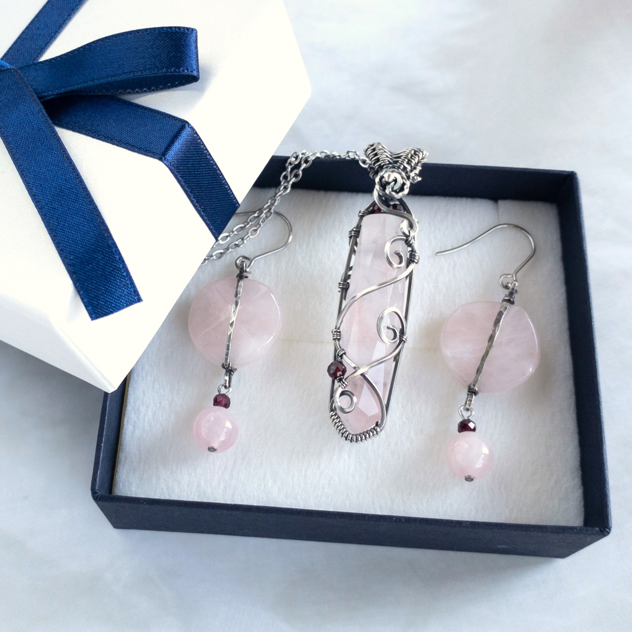 ＜ローズクォーツ＞アミュレット ペンダント（M size）SV925 & ピアス セット