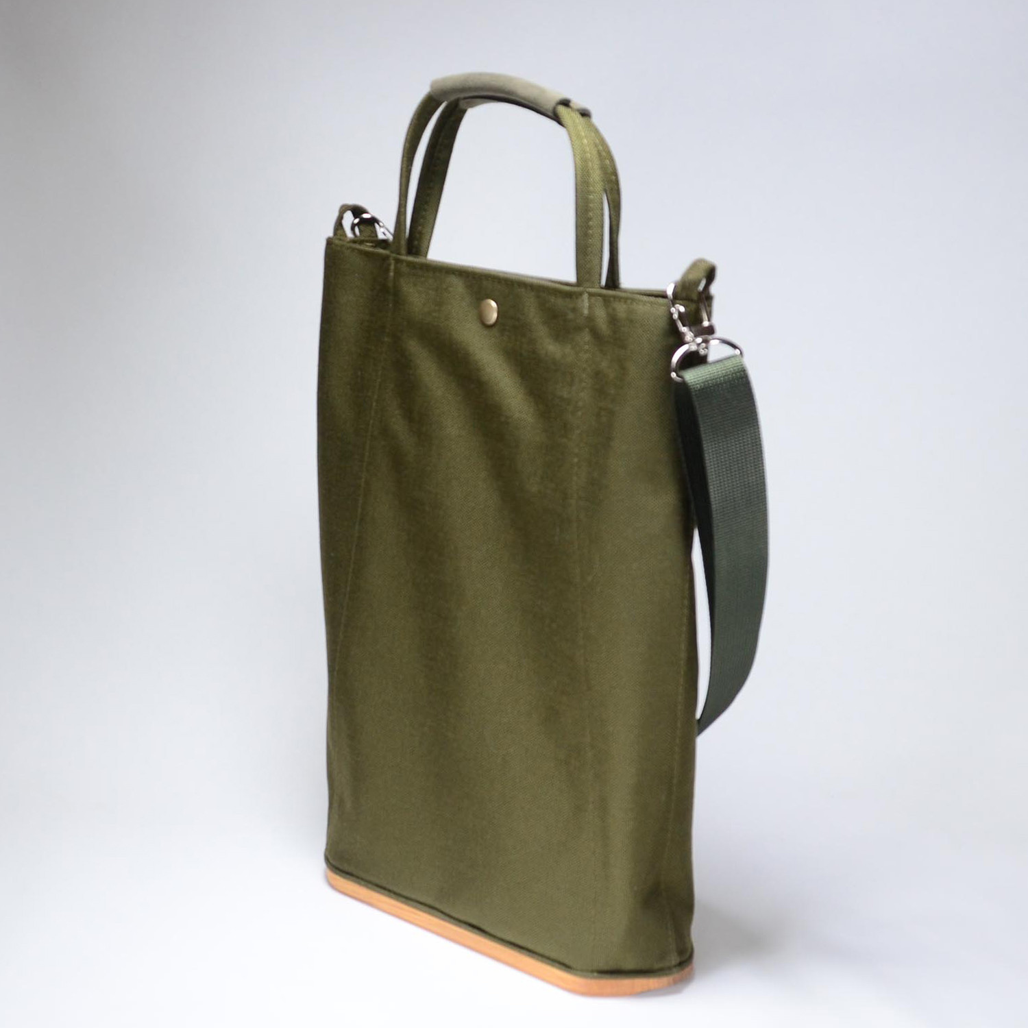 ナラの木と布のブックトート【カーキ】　cordura nylon