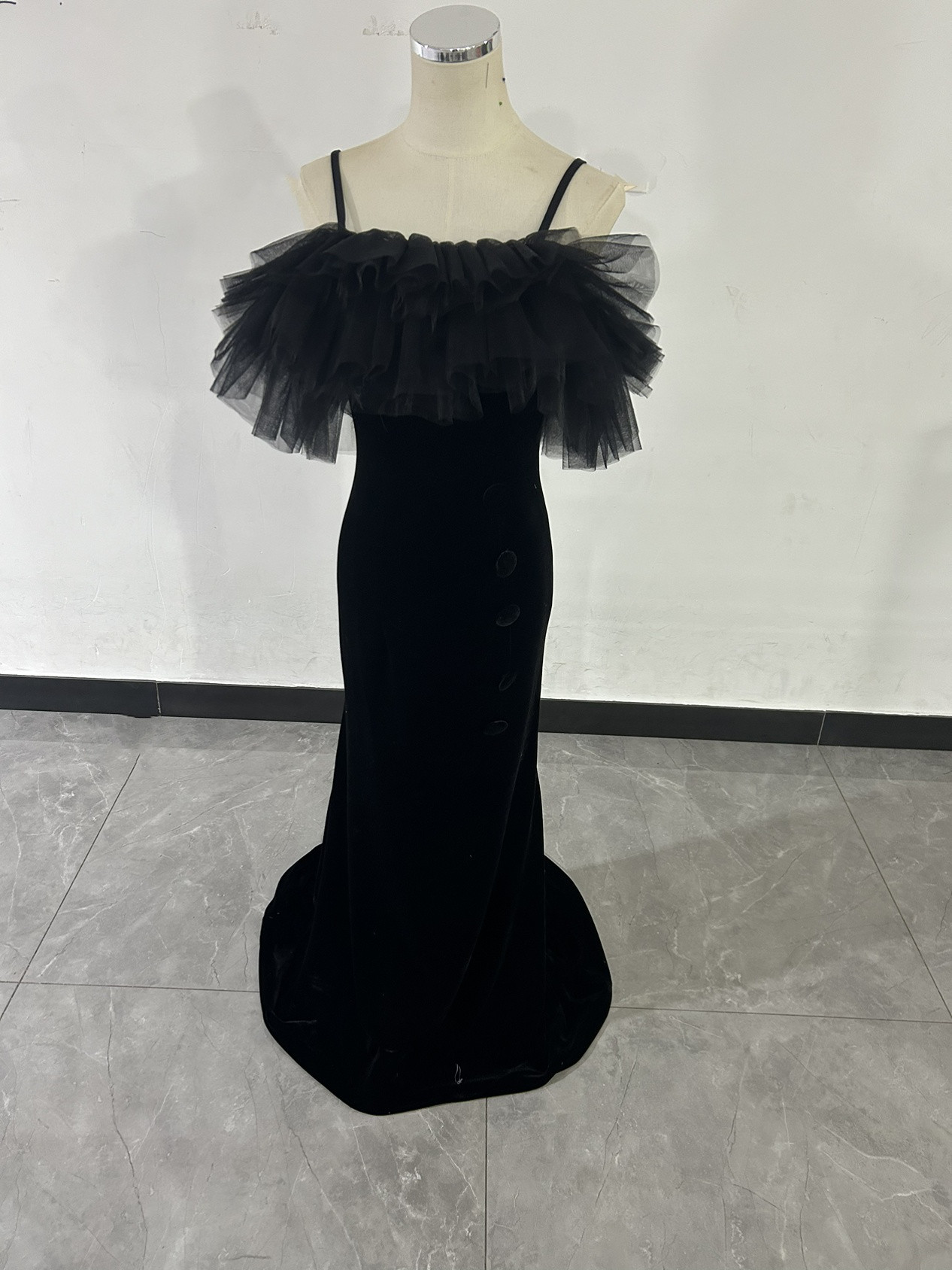 高品質！パーティードレス 黒 オフショル ミディアムドレス マーメイドライン エレガン ト クラシカル シアーな美しさ