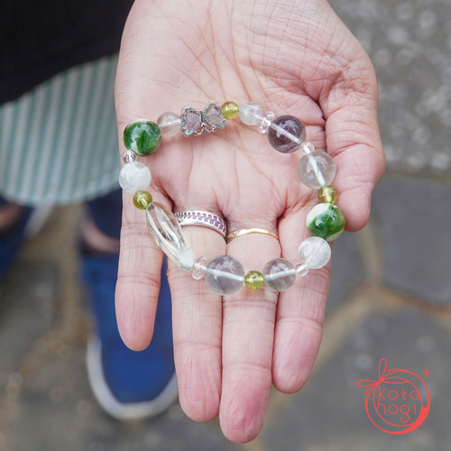繭気属性】風属性のお守りブレスレット＊天然石 グリーンマイカイン
