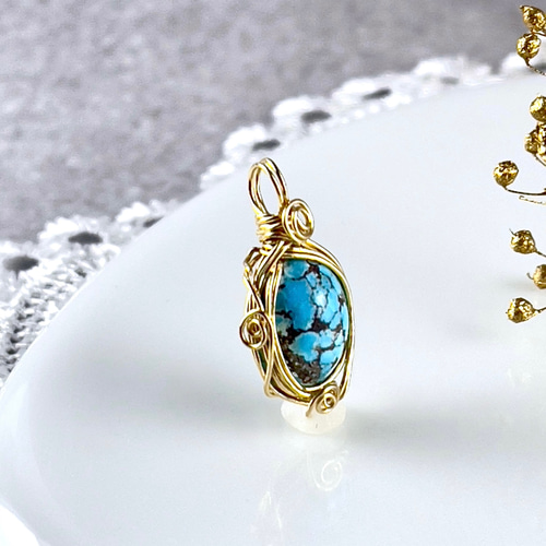 12月の誕生石天然無着色スパイダーターコイズ ワイヤーラッピング