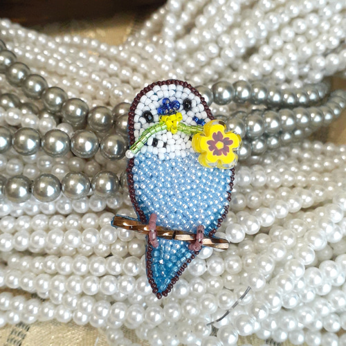ハンドメイド 刺繍 ビーズ ブローチ アンティーク ベージュ