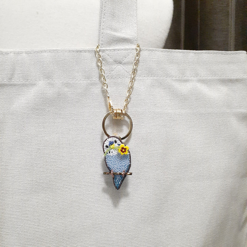 花喰い鳥(セキセイインコ青)のブローチ＊オートクチュールビーズ刺繍