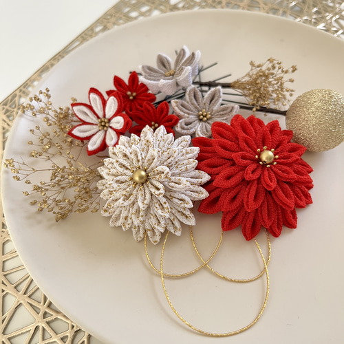 つまみ細工　髪飾り　白　赤(エンジっぽい) ゴールド 赤×白×ゴールド つまみ細工髪飾り 成人式/卒業式/七五三/ウエディング