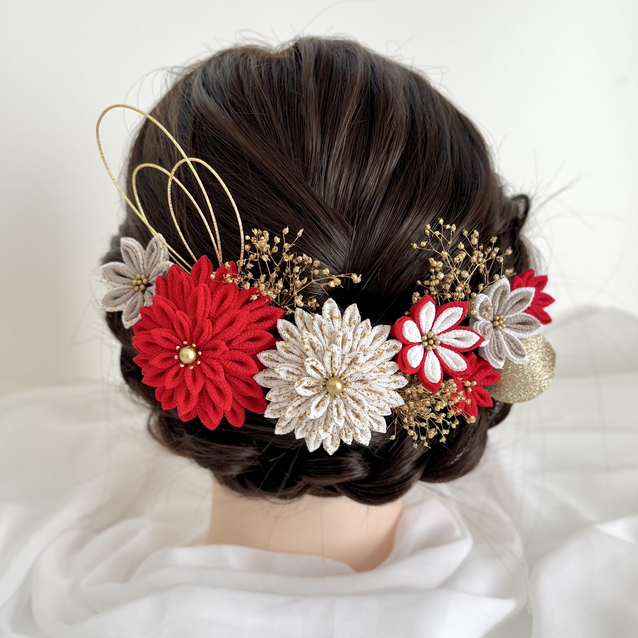 つまみ細工　髪飾り　白　赤(エンジっぽい) ゴールド つまみ細工 髪飾り 白 赤(エンジっぽい) ゴールド つまみ細工 髪