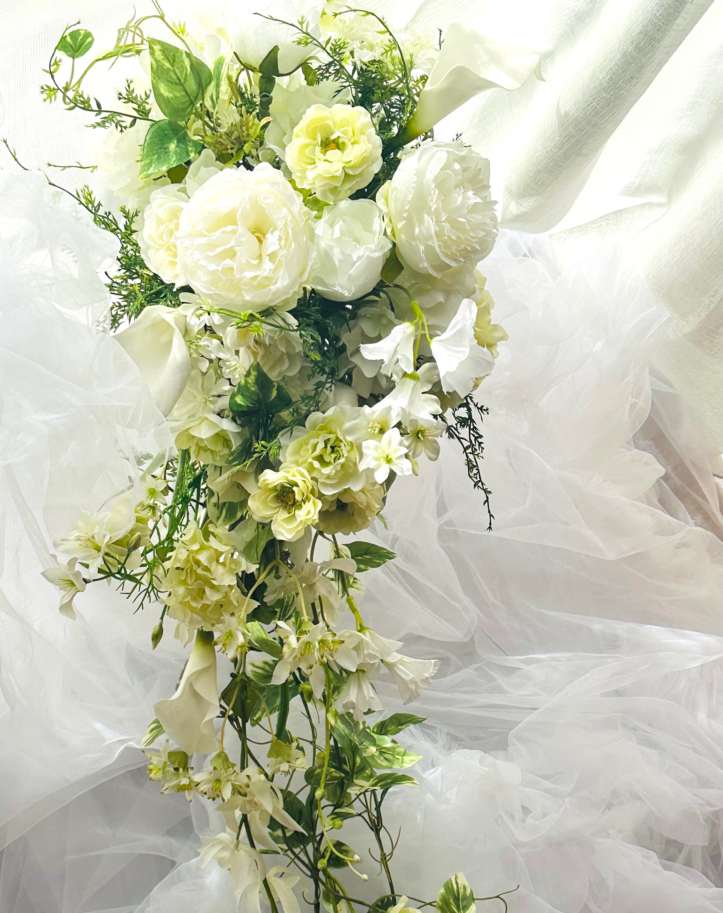 白×緑　キャスケードブーケ