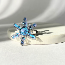 ブルーの結晶ブローチ☆再販/ 雪 / クリスマス / レジン ブローチ 華昇