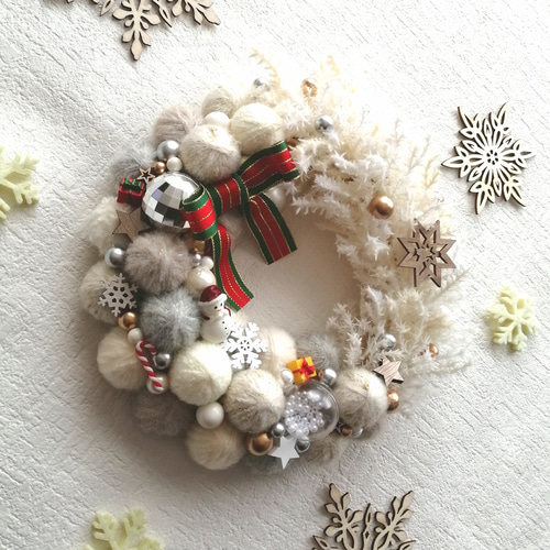 再販〜雪で遊ぼう☆毛糸玉のホワイトクリスマスリース リース Allium