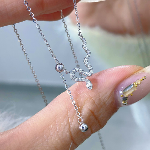 ヘビモチーフ ダイヤモンドネックレスk18 ネックレス・ペンダント 