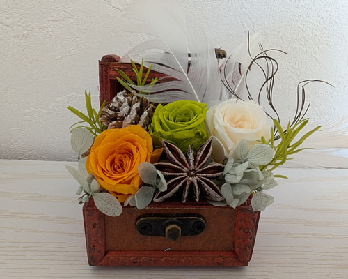 小箱のプリザーブドフラワーアレンジメント プリザーブド