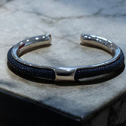 黒（ブラック） バングル・リストバンド の人気通販｜Creema(クリーマ