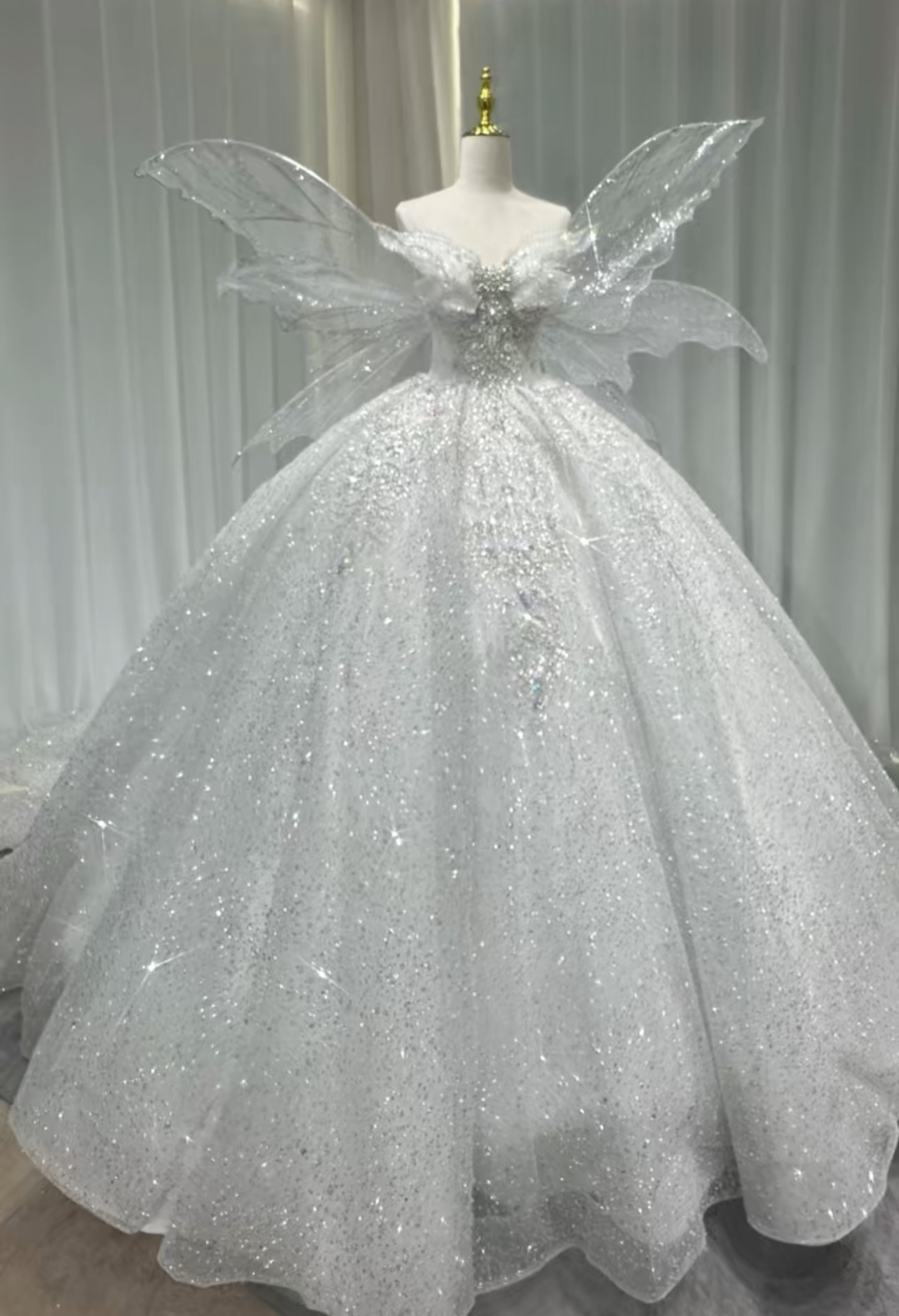 躊躇しない！プリンセスライン　憧れのドレス　リボン　キラキラ　フレアースカート　編み上げ　華やかトレーン　前撮りお呼ばれ