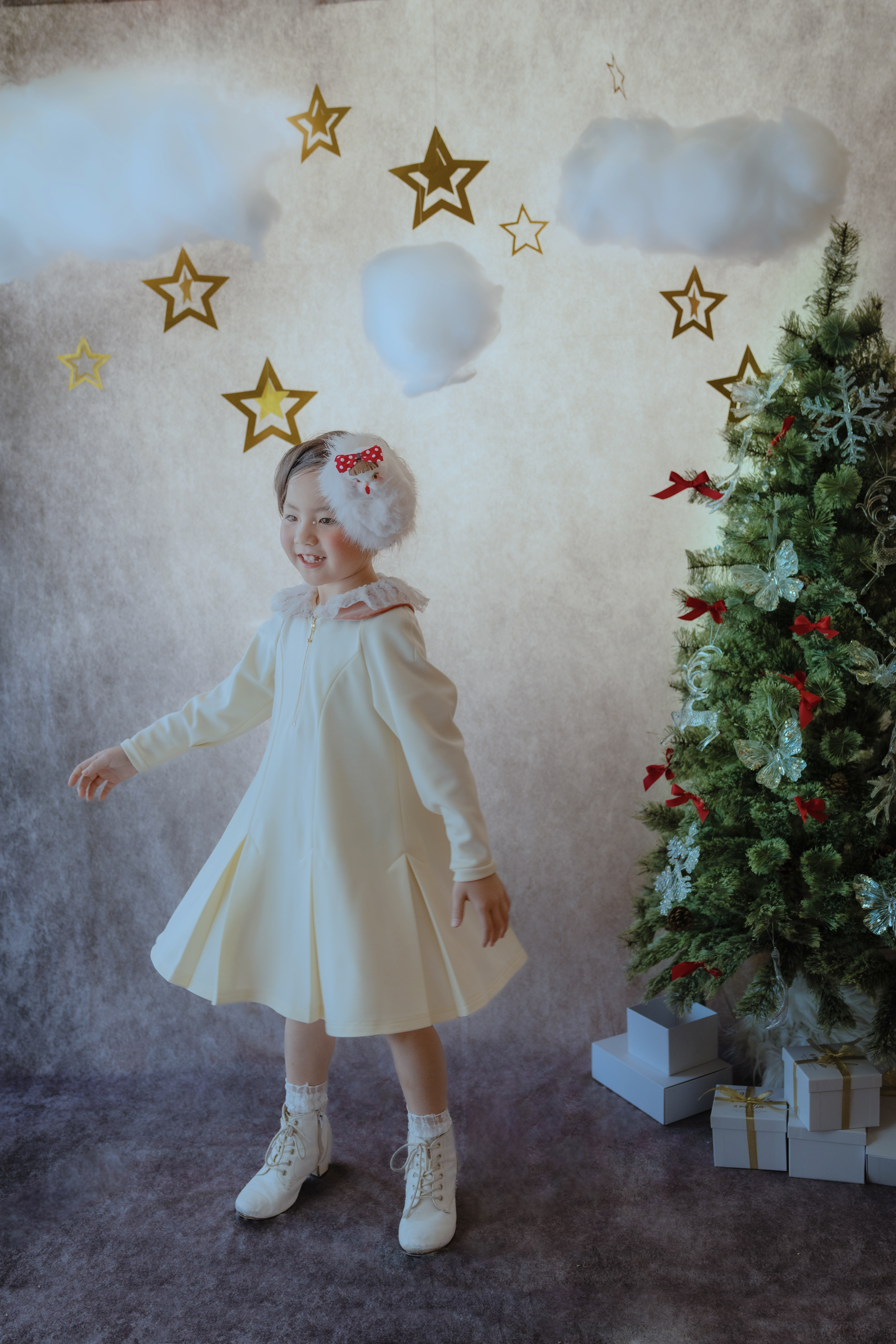 プリーツの白いフレアワンピ