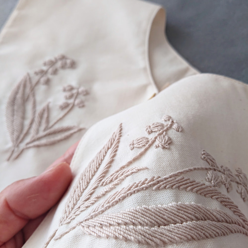 手刺繍つけ襟【アンティークすずらん】大人フリーサイズ 「ナチュラル