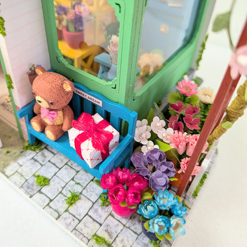 かわいいお花屋さん』ミニチュアドールハウスの完成品です その他