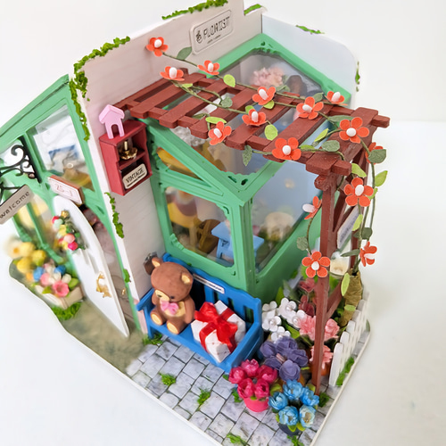 かわいいお花屋さん』ミニチュアドールハウスの完成品です その他