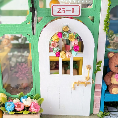かわいいお花屋さん』ミニチュアドールハウスの完成品です その他
