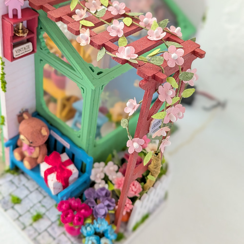 かわいいお花屋さん』ミニチュアドールハウスの完成品です その他