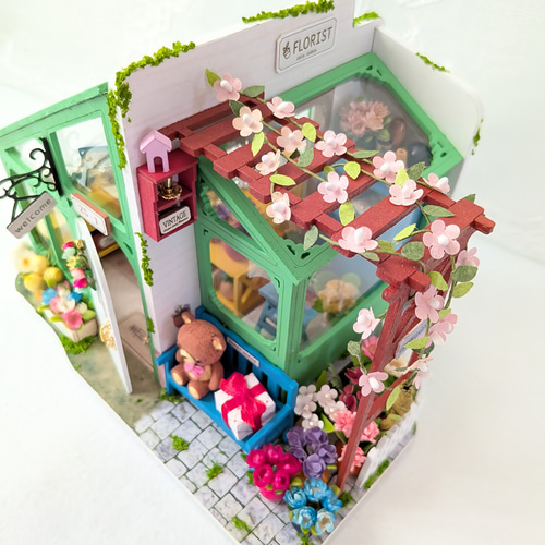 かわいいお花屋さん』ミニチュアドールハウスの完成品です その他