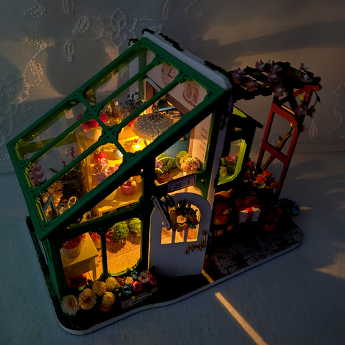 かわいいお花屋さん』ミニチュアドールハウスの完成品です その他